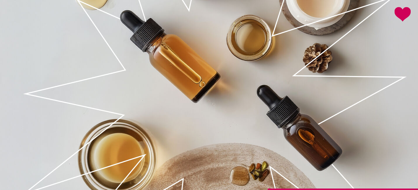 Frascos de óleos essenciais sobre mesa clara