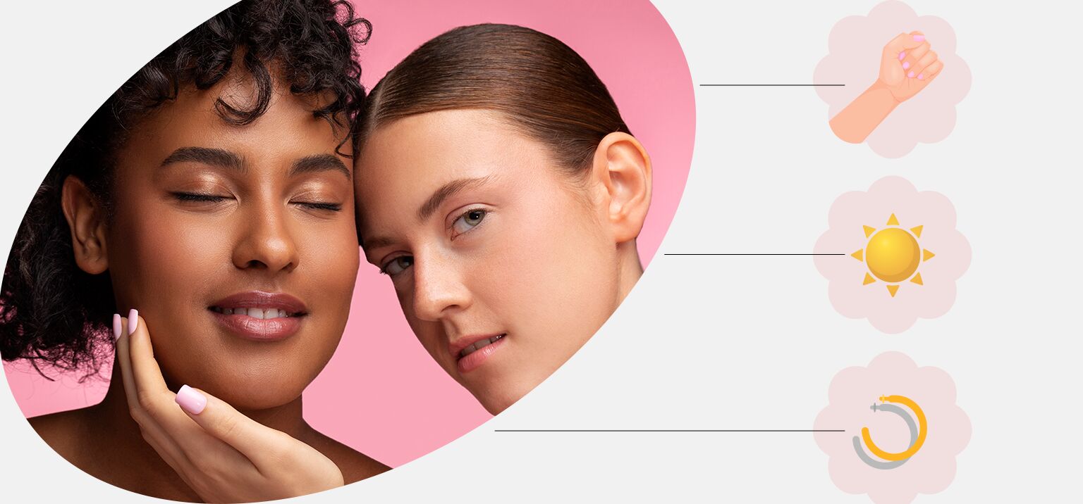 Dupla de mulheres em fundo rosa, com toques de beleza.