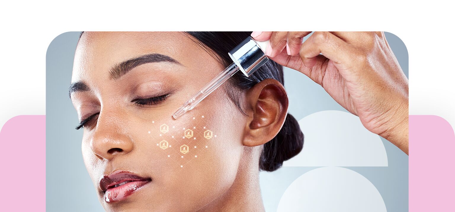 Mulher aplicando sérum facial com conta-gotas.