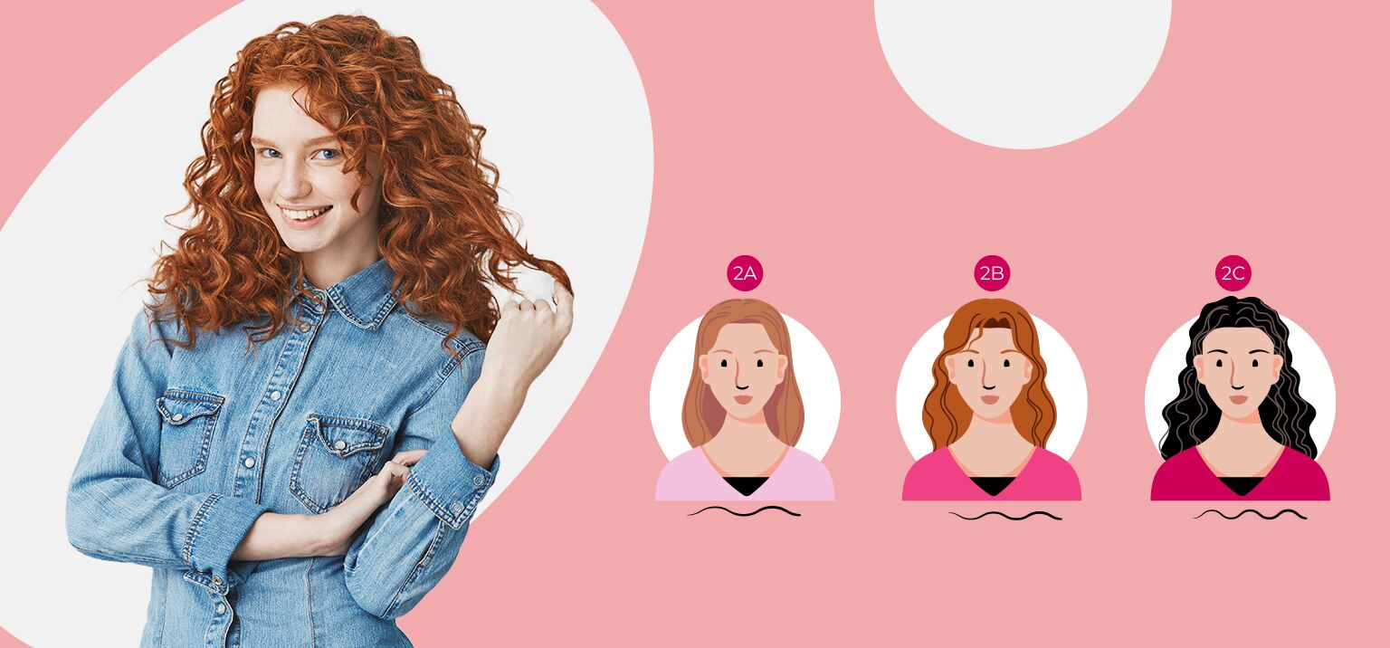 Mulher sorrindo com cabelos cacheados e ilustrações de cabelos