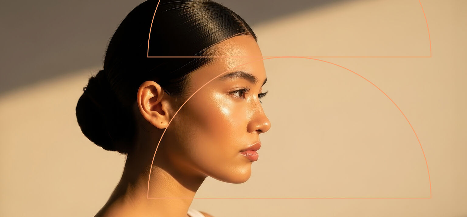 Perfil de mulher com cabelo preso e luz suave