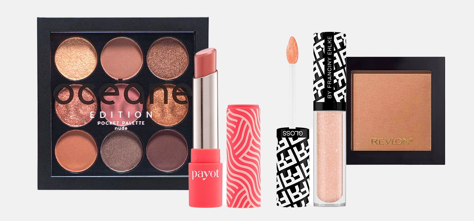 Produtos de maquiagem em exibição com paleta de sombras.