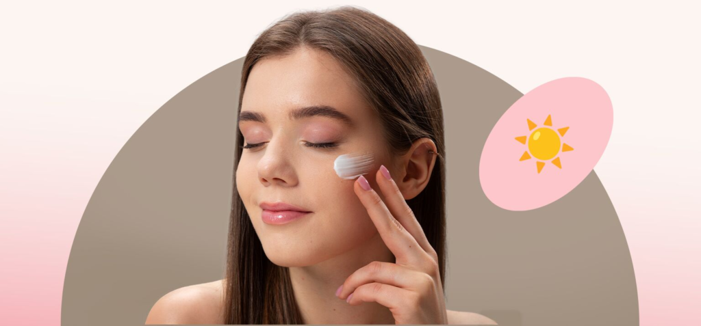 Modelo aplicando creme facial com proteção solar