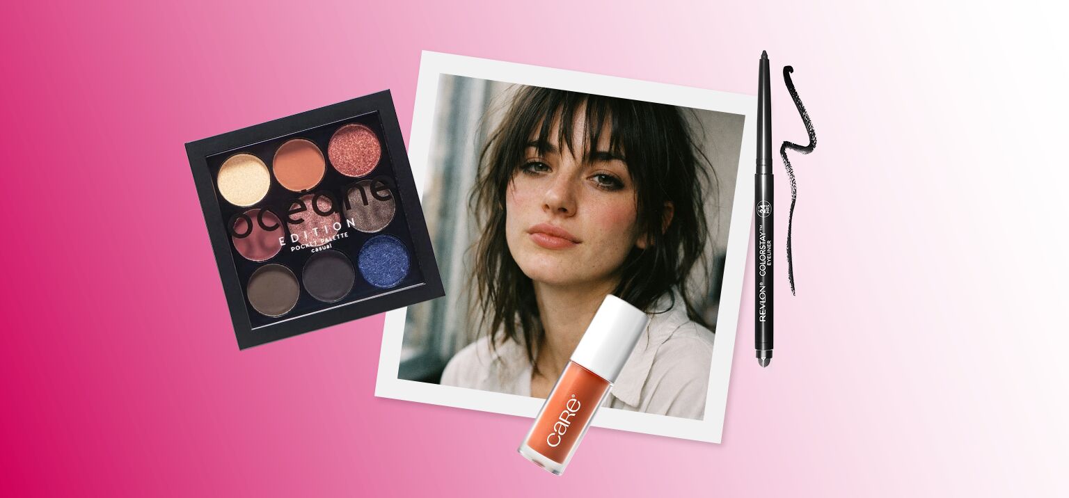 Maquiagem e produtos de beleza sobre fundo rosa.