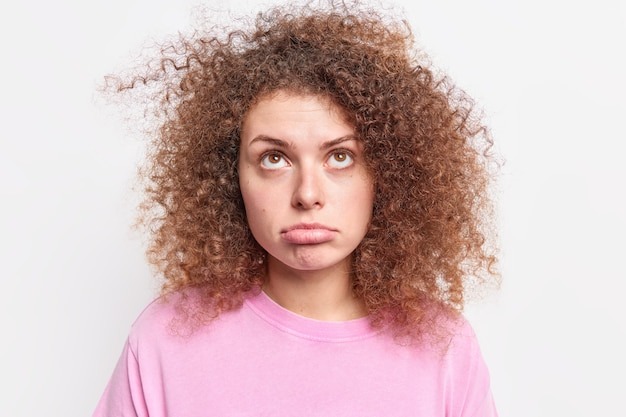 Mulher com frizz no cabelo